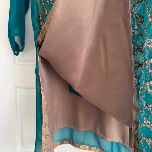 Shalwar Kameez with Dupatta 3pc set - Picture 5 of 7